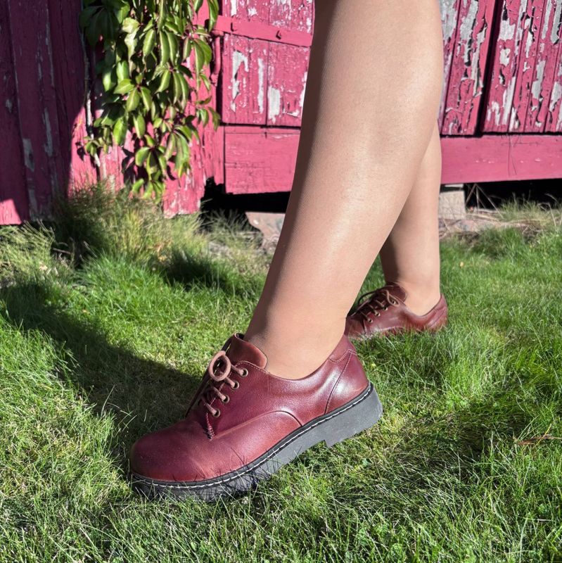 Classic lace-up shoe for women