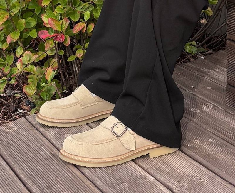 Loafer med dekorativ spenne og borrelåslukking Beige